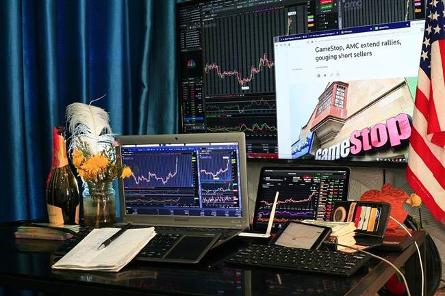 汽车销量疲软，特斯拉(TSLA.US)的未来是否依赖于AI梦？